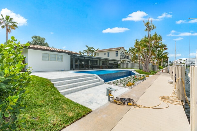 Building Photo - 273 Tropic Dr