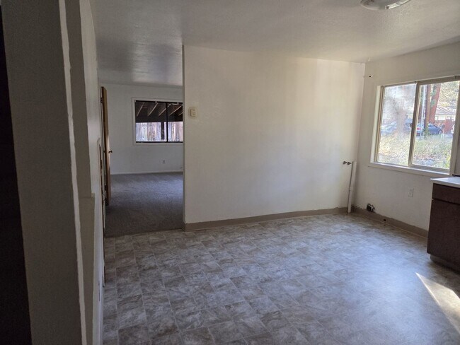 Building Photo - 1069 Sierra Blvd