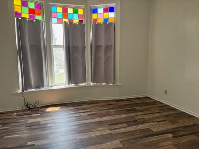 Building Photo - Starlight Rentals