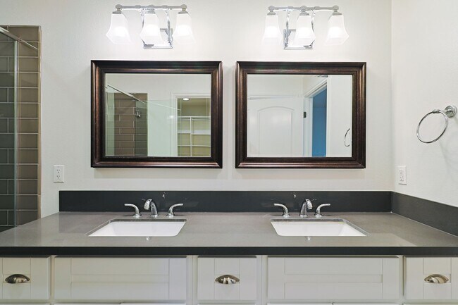 Building Photo - Amazing 4-bedroom + 3-bathroom house in Ma...