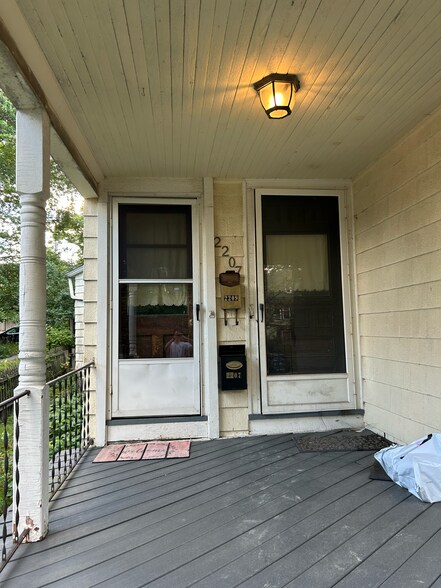 Entrance to Unit - 2207 Grandview Ave