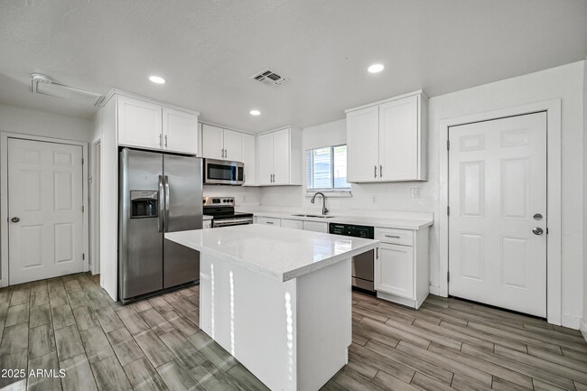 Building Photo - 1310 W Cochise Dr
