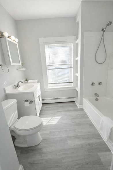 Building Photo - 289 Main St