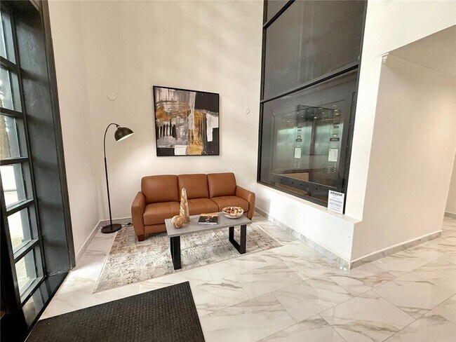 Building Photo - 1308 Pine Heights Dr NE