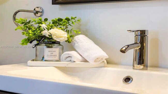 Building Photo - 2301 Collins Ave