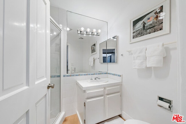 Building Photo - 6502 Dume Dr