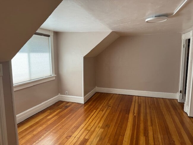 Building Photo - ALL PROSPECTIVE TENANTS MUST SUBMIT A $58 NON-REFUNDABLE APPLICATION FEE PER APPLICANT ONLINE AND...