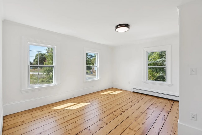 Building Photo - Modern Comfort Meets Country Charm in Cumberland