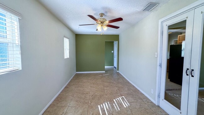 Building Photo - 3-Bed, 2-Bath Single Story Home with Big Y...