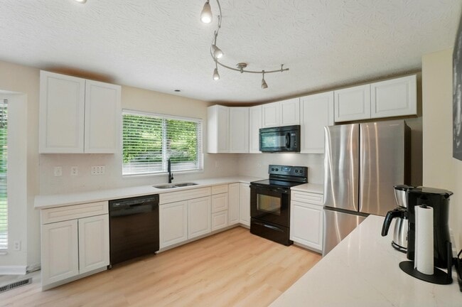 Building Photo - 2496 Frontier Dr