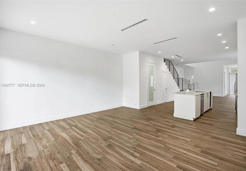 Building Photo - 2852 SW 32nd Ct