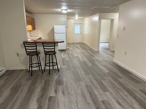 Building Photo - 201 W Main St