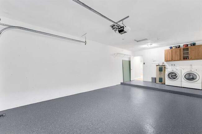 Building Photo - 7902 NW 70th Ct