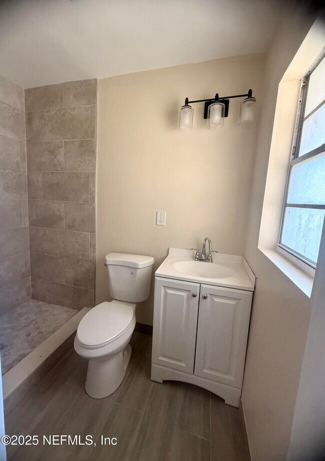 Building Photo - 6316 Mercado Dr