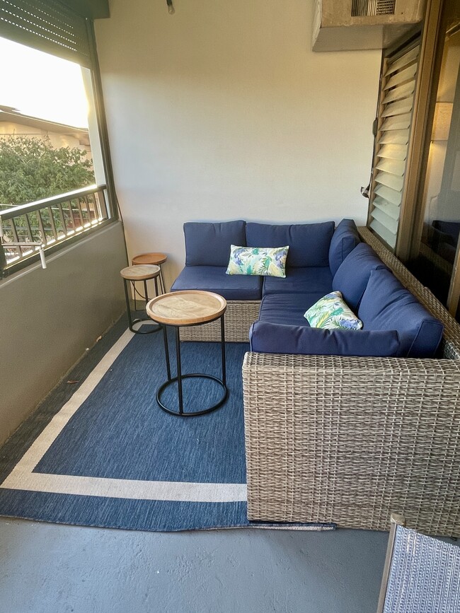 Lounge space on lanai with view of the pool and Diamond Head. - 1521 Alexander St
