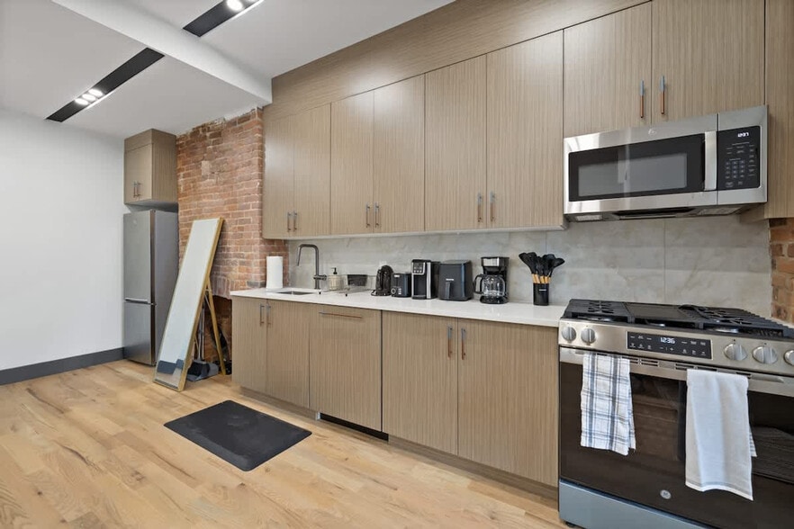 Building Photo - 115 Franklin St