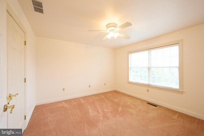 Building Photo - 1401 Hampstead Ct