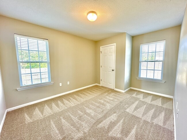 Building Photo - 5756 Emily Ln