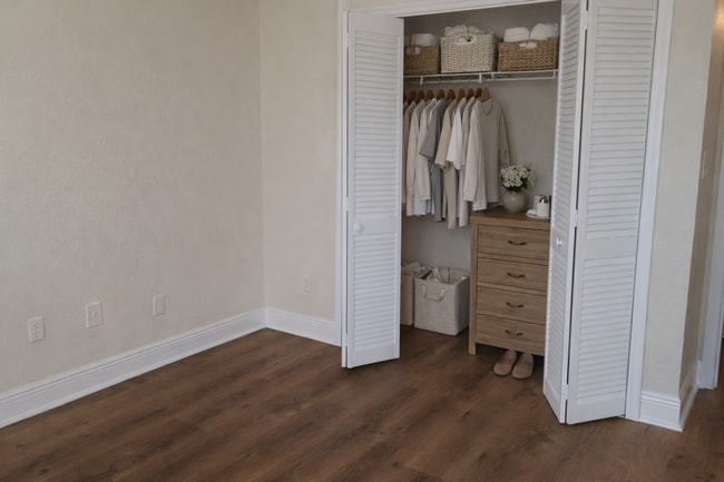 Building Photo - Gorgeous first floor 2/2 condo x Rent @  Winter Park in front of Full Sail!