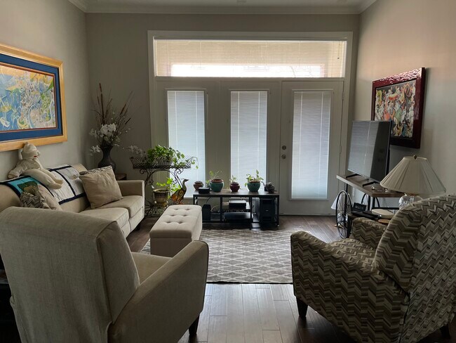Living Area - 300 St Joseph Pky