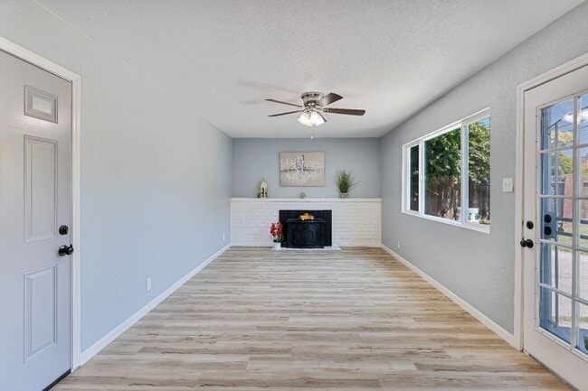 Building Photo - Stunning 1 Story Home Professionally Remod...