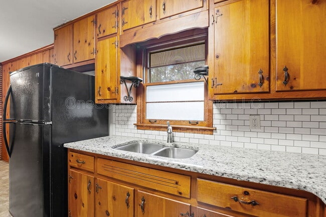 Building Photo - 1024 Hambrick Rd