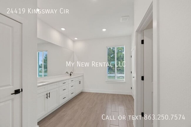 Building Photo - 24419 SW Kingsway Cir