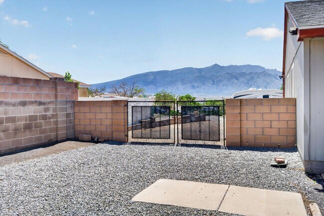 Building Photo - 2413 Agua Fria Dr NE