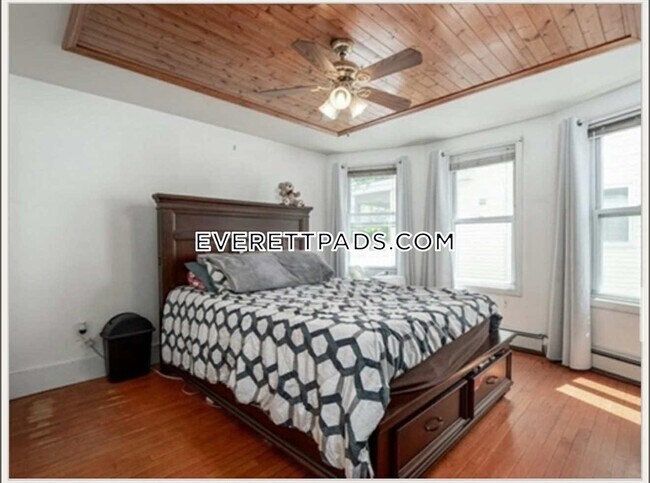Primary Photo - 121 Hancock St