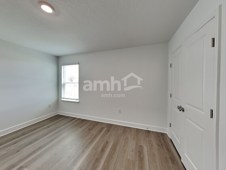 Building Photo - 2915 19th Ave W