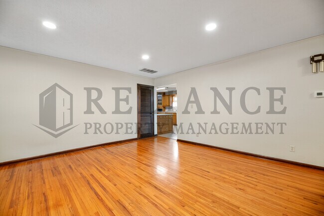 Building Photo - 614 N Brownthrush Ln
