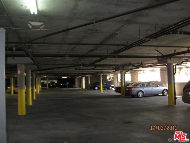 Building Photo - 12375 Osborne Pl