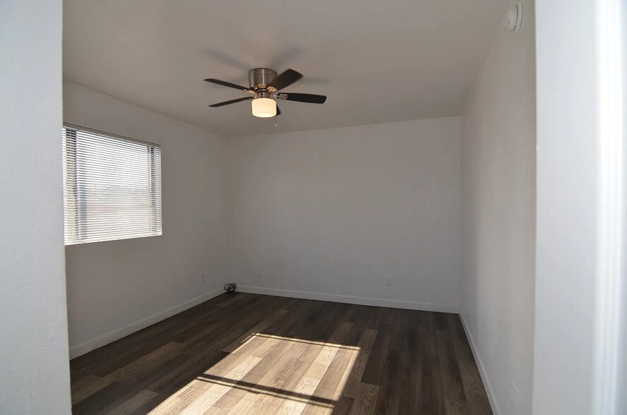 Building Photo - 668 W 15th St