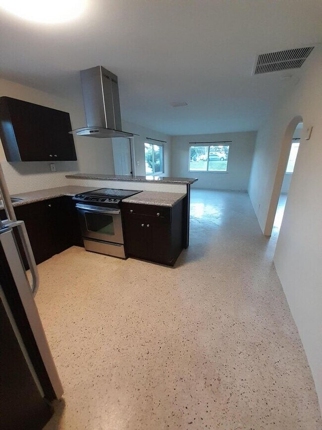 Building Photo - Beautiful duplex in the heart of Boynton Beach