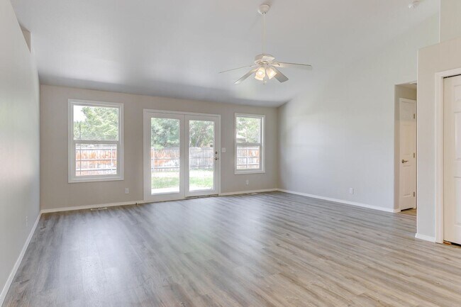 Building Photo - Remodeled near Boise River _ Pet Friendly!!