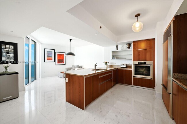 Building Photo - 17201 Collins Ave