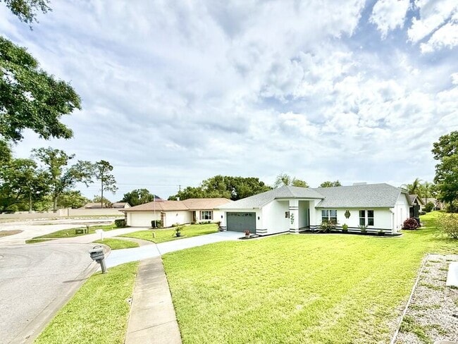 Building Photo - 13642 Dunwoody Ct