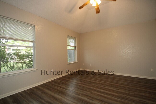 Building Photo - 4001 Tallwood Dr