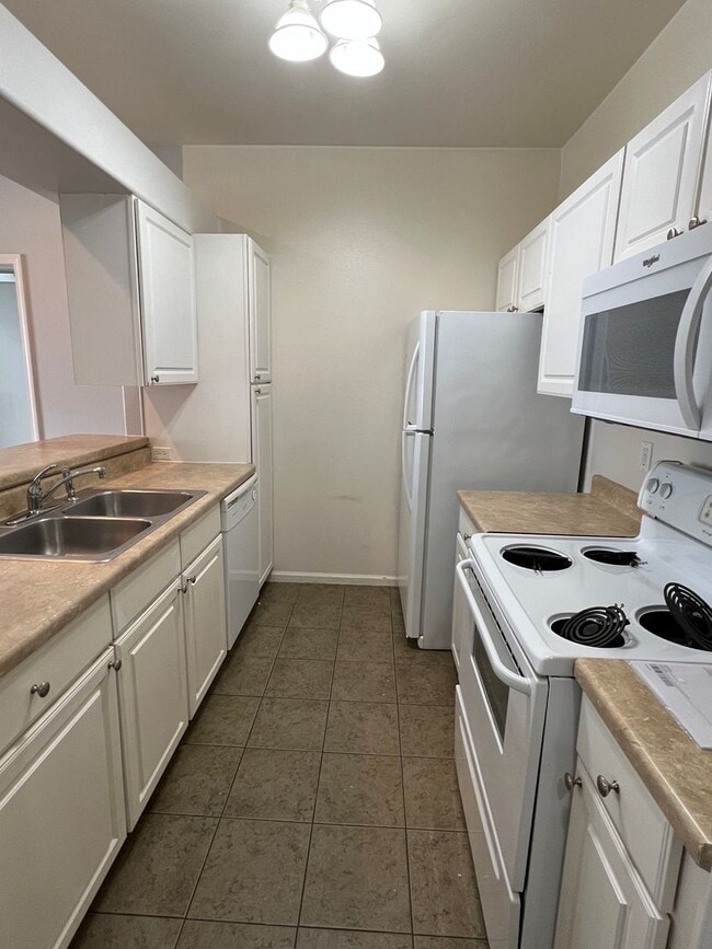 Building Photo - 1920 Monte Vista Dr