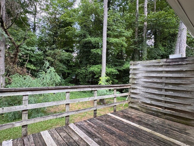 Building Photo - 2037