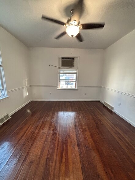 Living room area - 17 E Glenside Ave