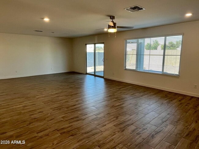 Building Photo - 11414 W La Reata Ave