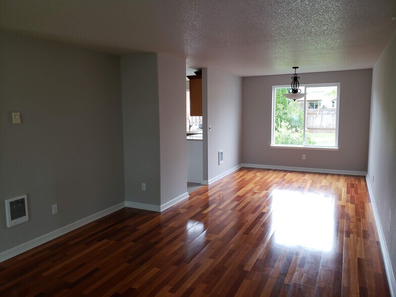 Living Room - 770 Hyacinth St