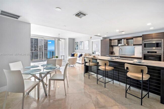 Building Photo - 200 Biscayne Blvd Way