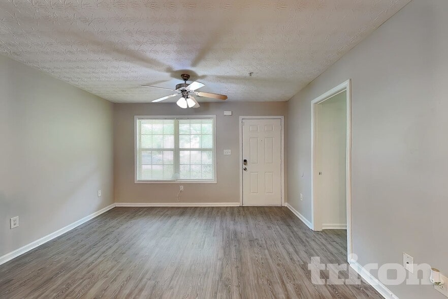 Building Photo - 1047 Wedgewood Ct NE