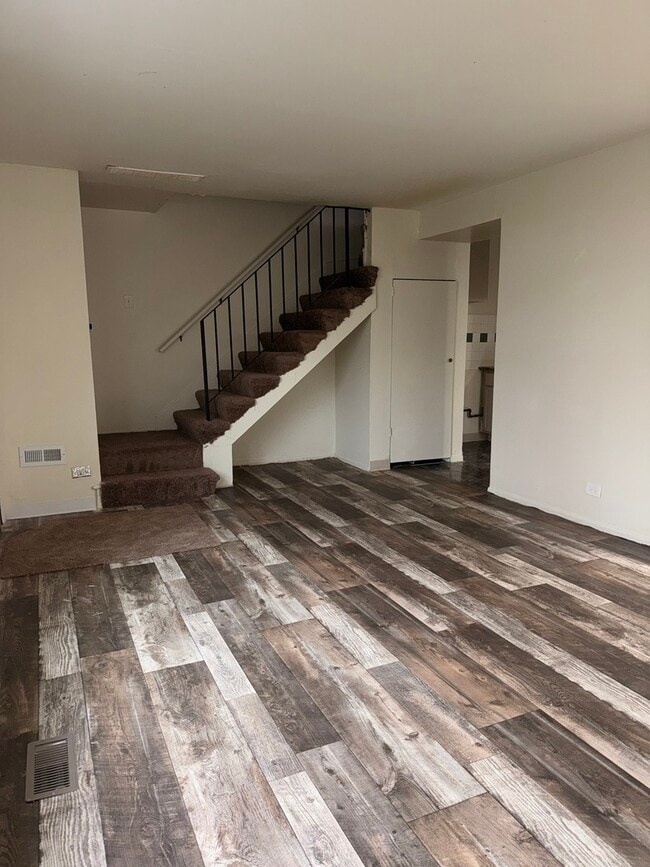 Building Photo - 5563 Allemong Dr