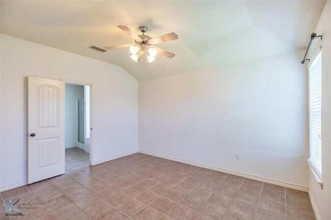 Building Photo - 358 Sugarberry Ave