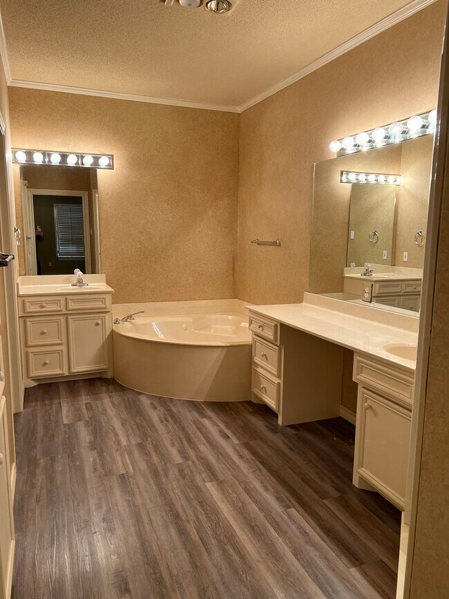 Building Photo - 2/2/2  Garden Home in Remington Park