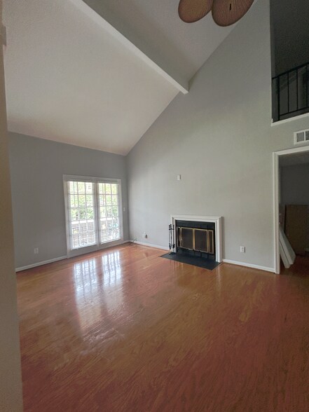 Building Photo - 3229 W End Cir