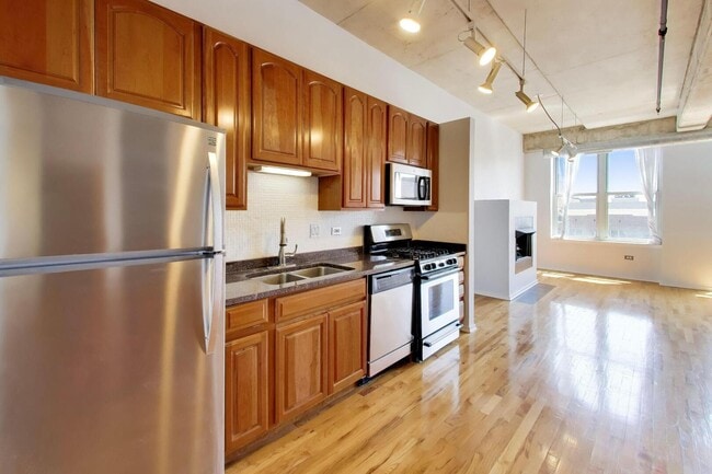 Building Photo - 6 S Laflin St